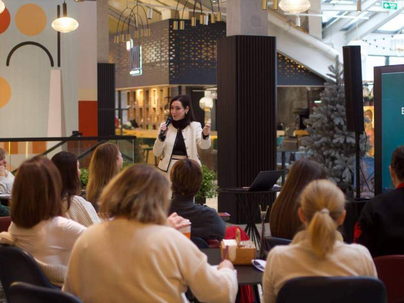 Деньги под ногами.