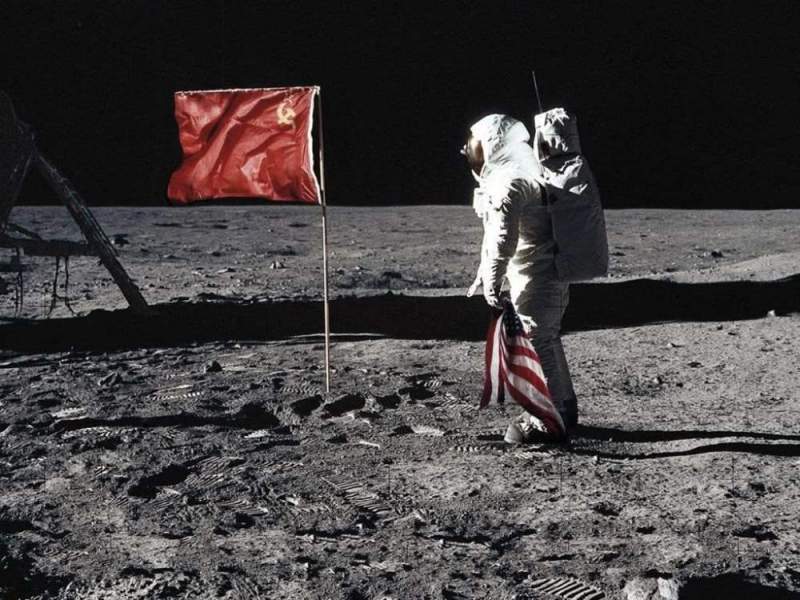 космонавт-высадка-на-луну-флаг-СССР-юмор-1520138.jpeg